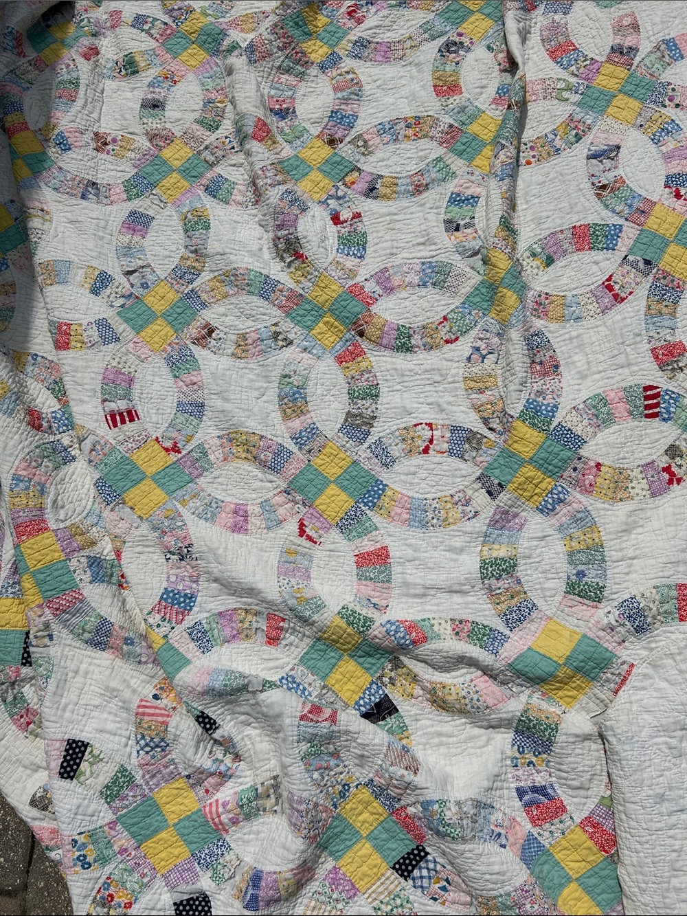 Vintage-Inspired Double Wedding Ring Quilt - Cream with Pastel Multi